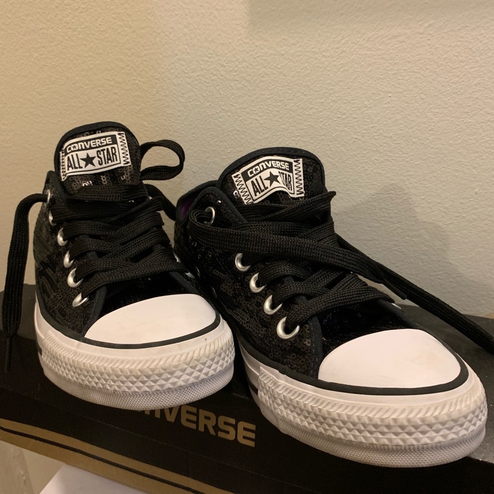 Women’s Converse size 7